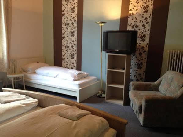 Hotel Neun 3/4 Celle Buitenkant foto